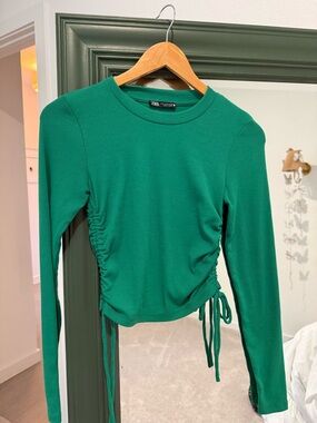 Zara Green Long-Sleeve Ruched Side Crop Top Small